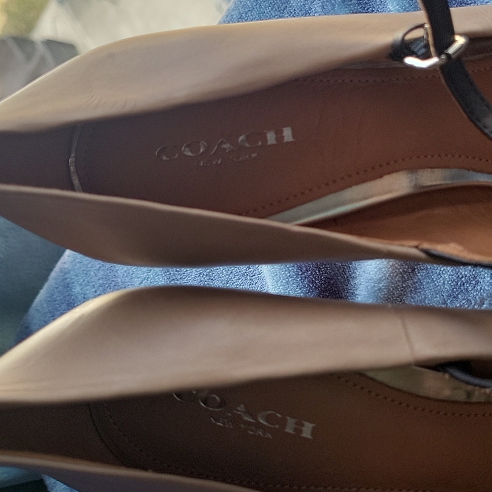 COACH Dark Tan Heel with Black T-Strap - Picture 2 of 3